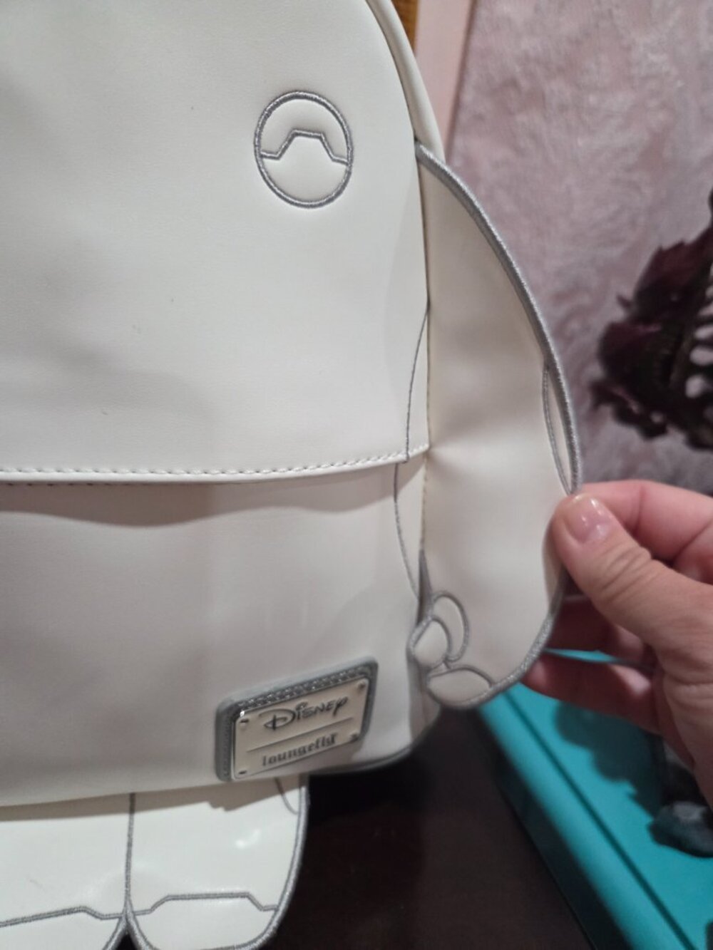 Baymax loungefly backpack - Picture 4 of 14